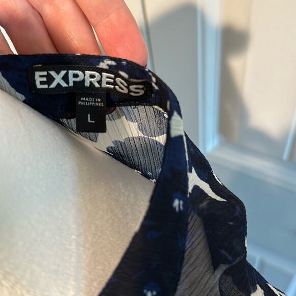 Express Large Semi-Sheer Tunic Button Down Navy Floral Blouse Top - Picture 12 of 14